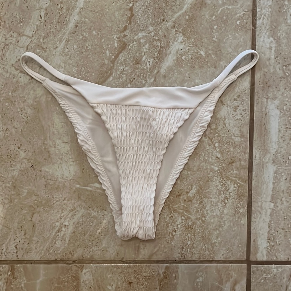 Corpo Bonito white bikini